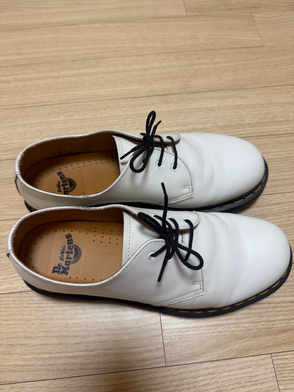 uk8,270) 129,000원 닥터마틴 1461 스무스 화이트 3홀  상품이미지2