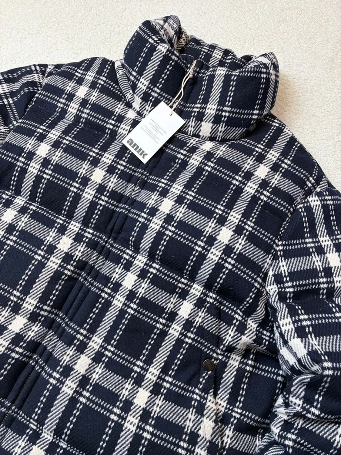 시스템옴므 19FW 양가죽 패치드 체크 덕다운 패딩 PN6010    상품이미지3