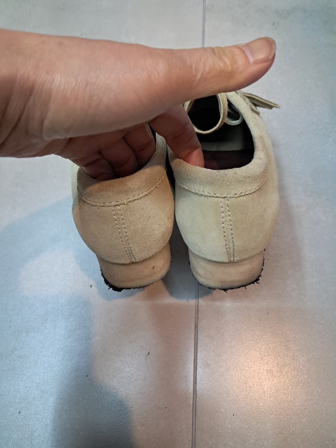 클락스 왈라비 베이지 스웨이드 235 상품이미지3