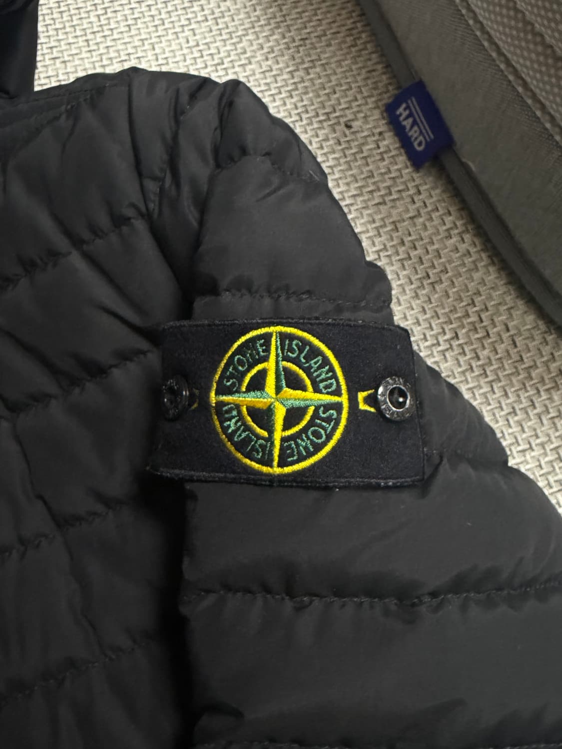 새상품급 신형 스톤아일랜드 경량패딩 M 상품이미지2