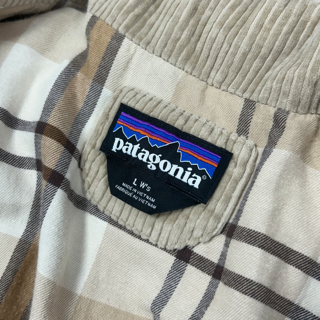 파타고니아 우먼스 코듀로이 다운 패딩(L) 상품이미지2