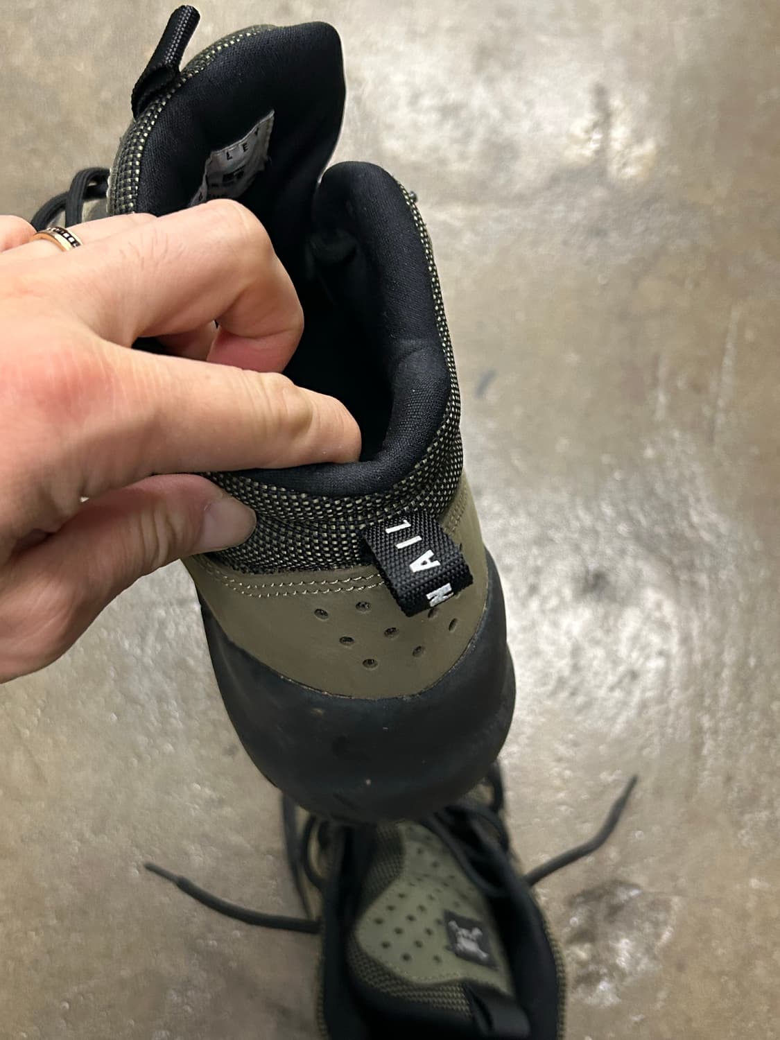 오클리 네일 스컬 & 크로스본즈 하이킹 부츠 상품이미지9