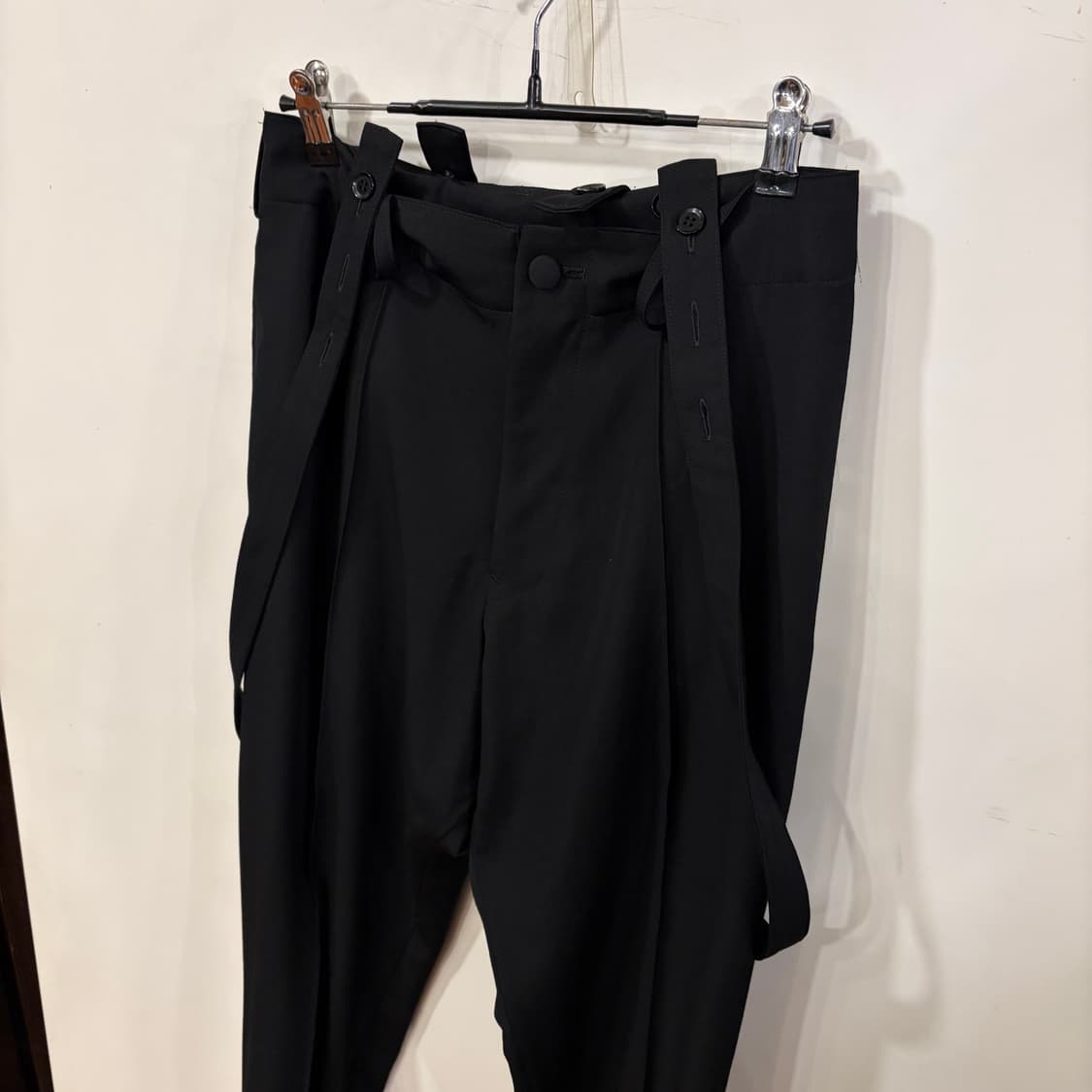 요지야마모토 서스펜더 테이퍼드 팬츠  상품이미지2