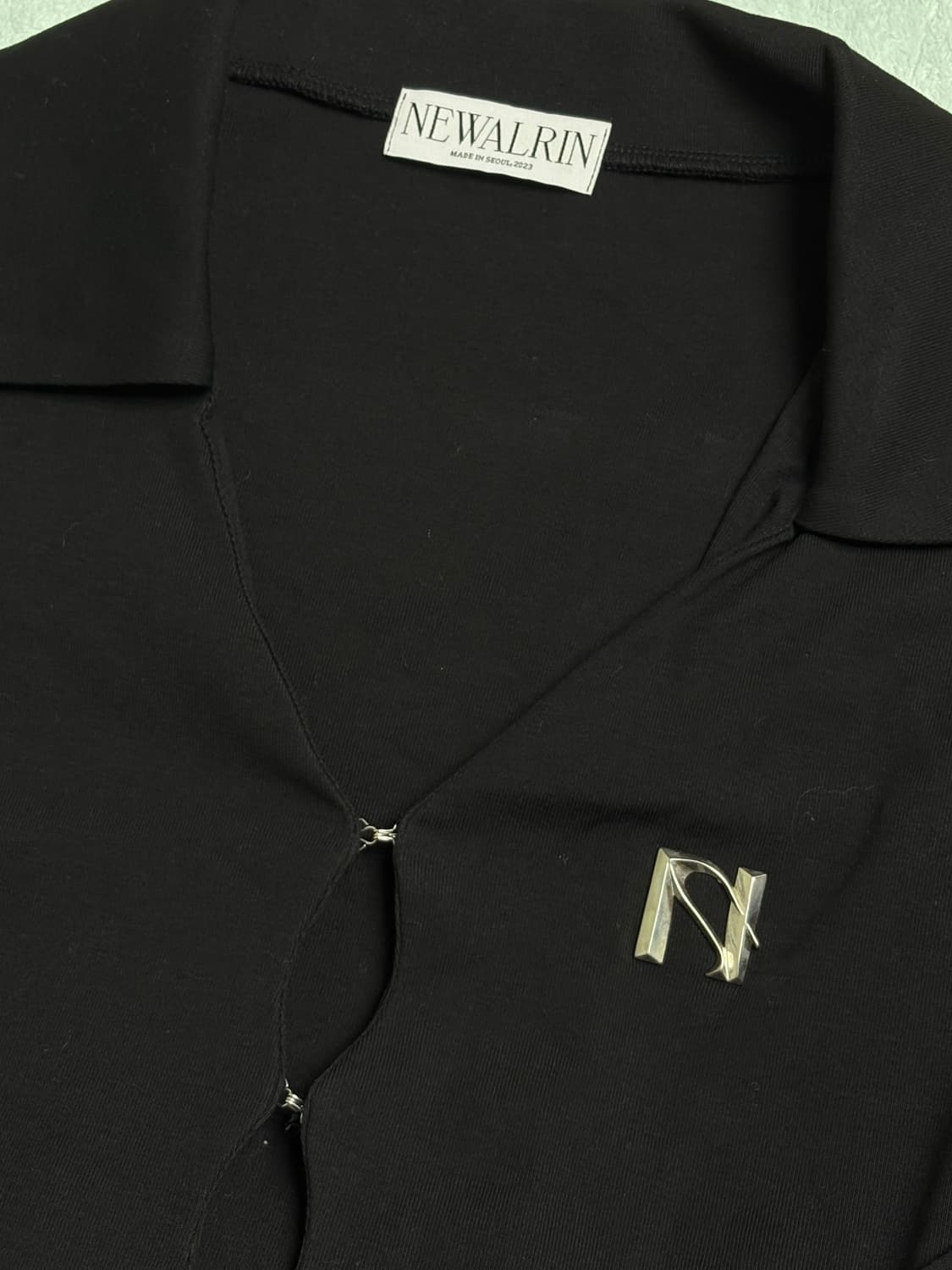 뉴얼린 셔츠탑 블랙 상품이미지3