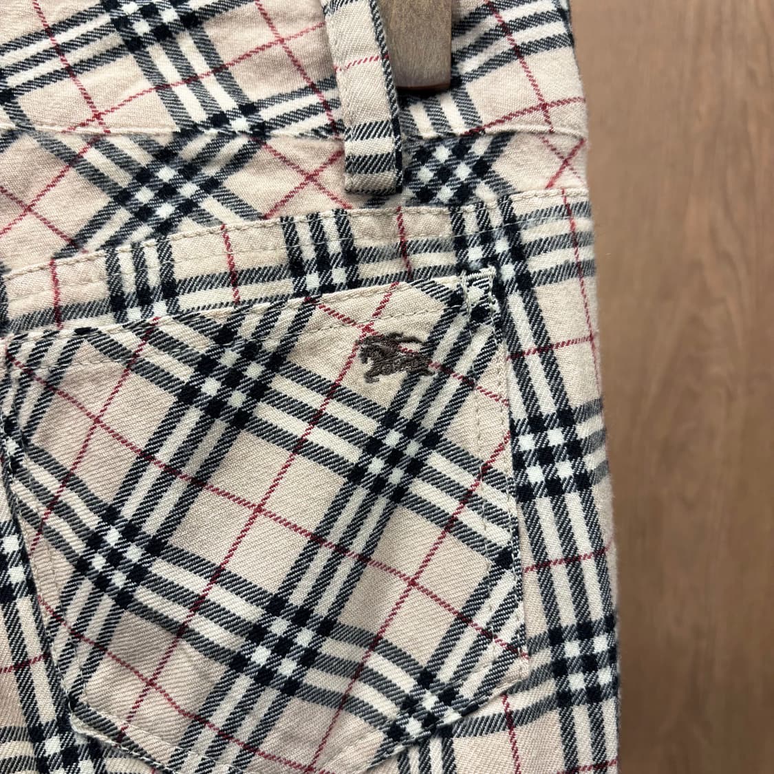 버버리 블루 라벨 스트레이트 팬츠 노바 체크 패턴 부츠컷 디테일 베이지 상품이미지6