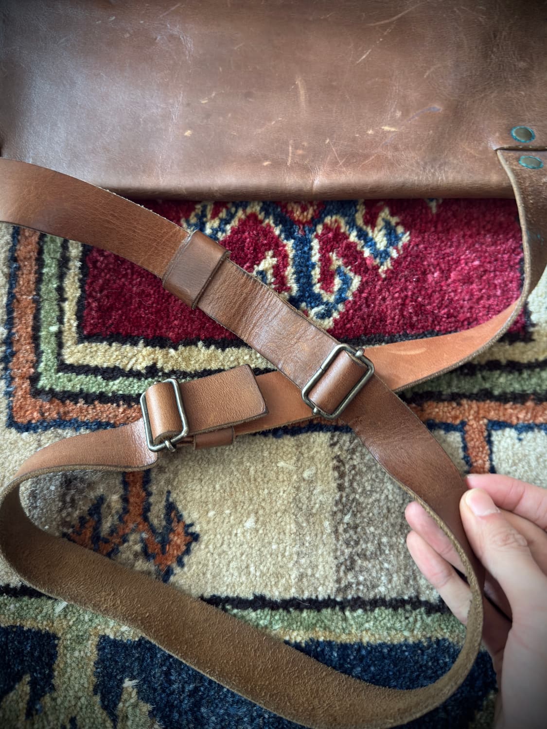 Oak wood button Amber Stitch 레더 크로스백 상품이미지9