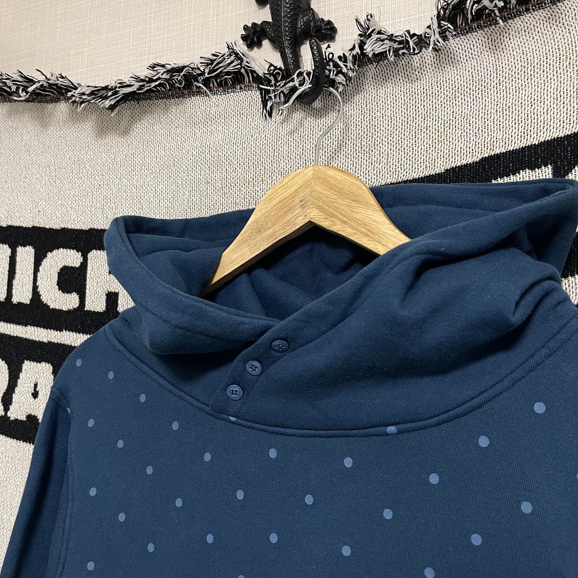 오헤시오 OHESIO 도트 버튼 넥 후디 상품이미지2