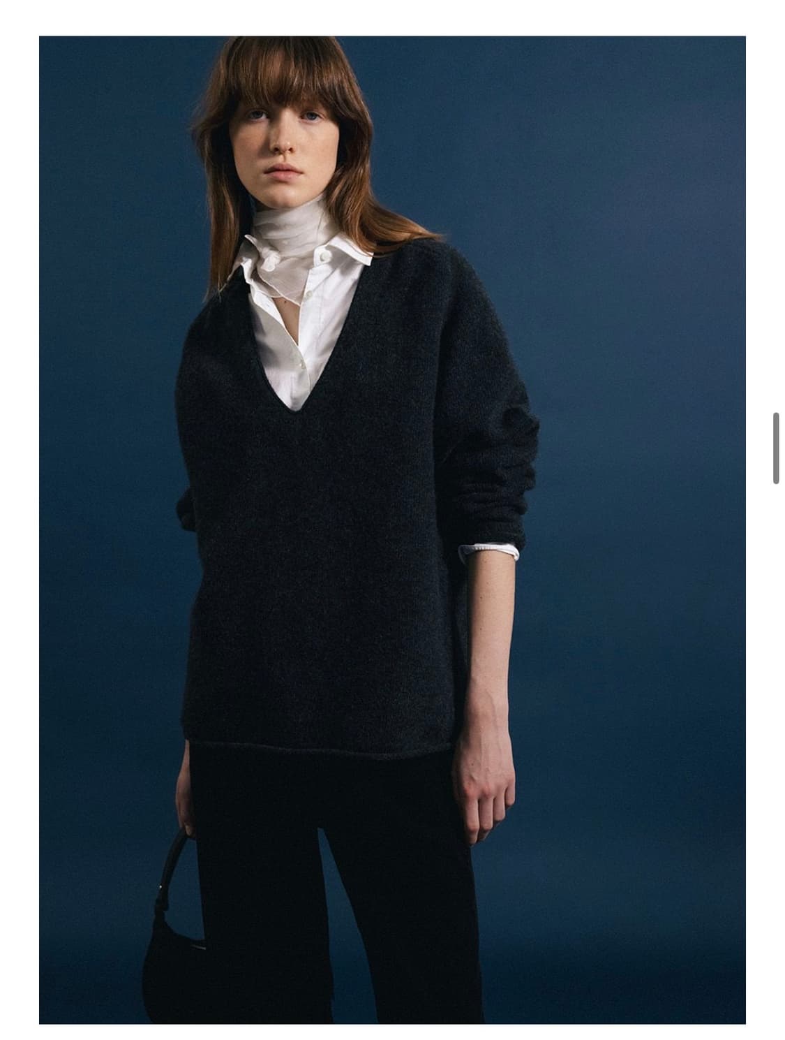 낫띵리튼 Cerin deep v-neck pullover 상품이미지1