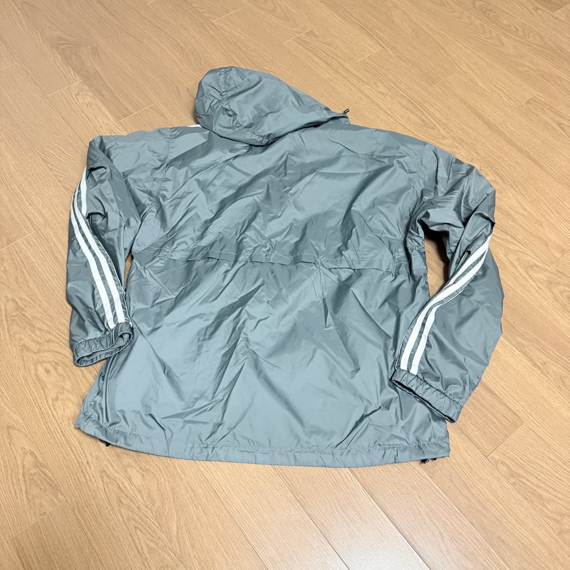 아디다스 3선 바람막이 후드 자켓 그레이 상품이미지3