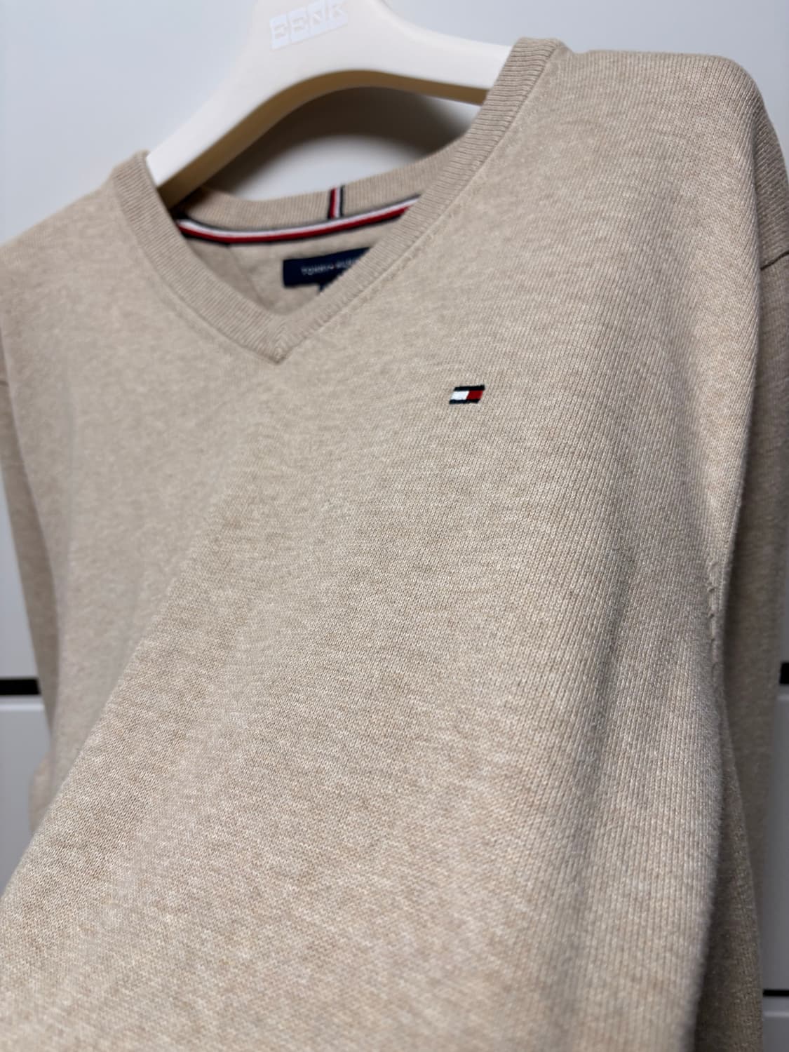 타미힐피거 베이지 V넥 니트  상품이미지3