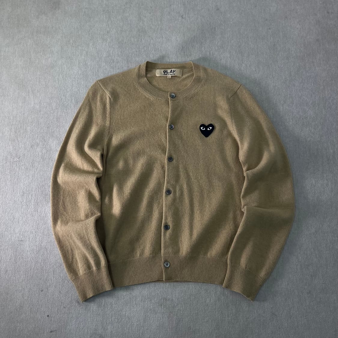 W 95 꼼데가르송 베이지 하트와펜 울 가디건 상품이미지1