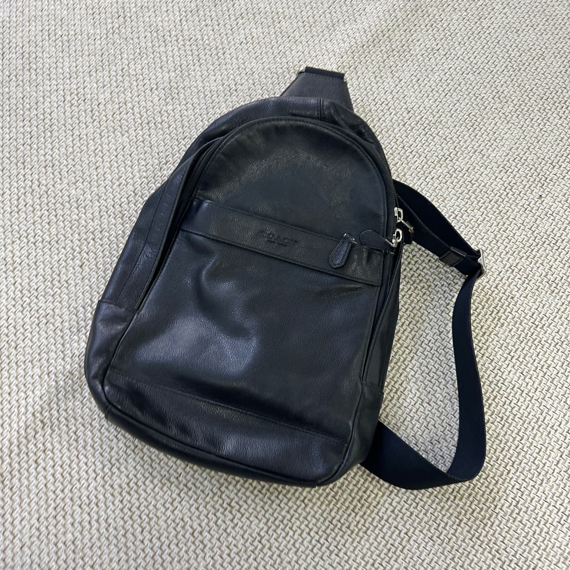 실측확인 코치 블랙 가죽 슬링백 0409D 상품이미지1