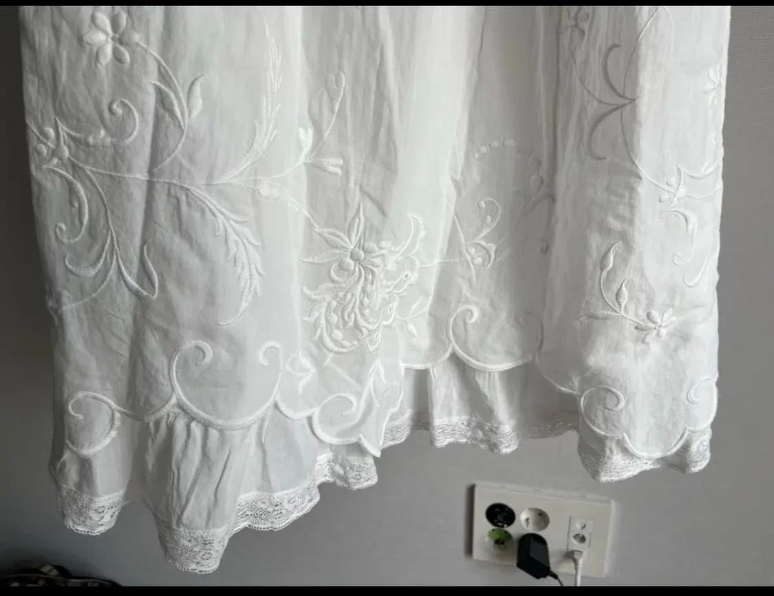 brandy melville lace long skirt브랜디멜빌 레이스 상품이미지2