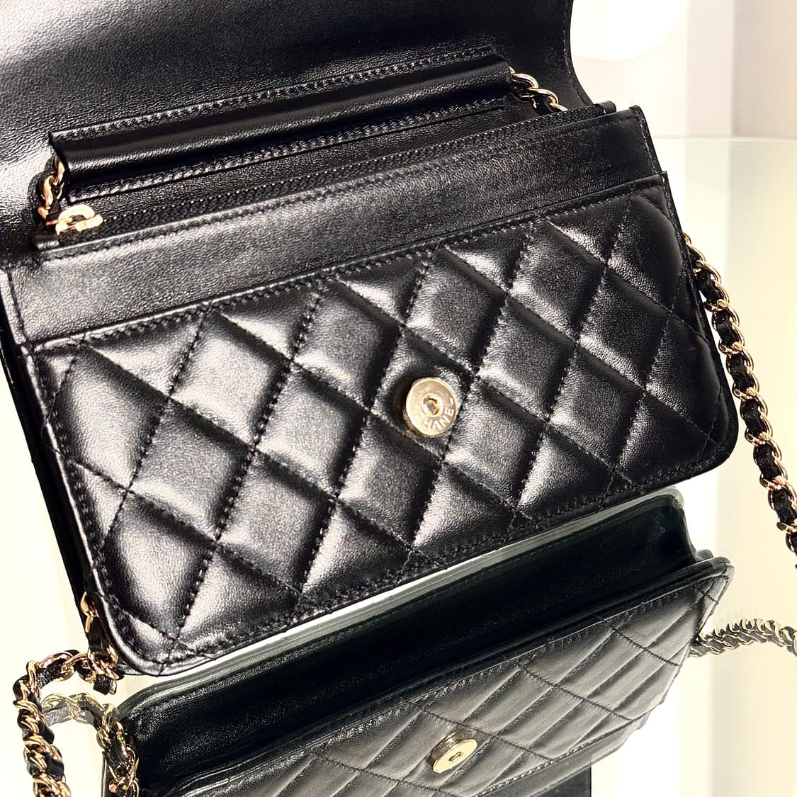 A+ / 샤넬 클래식 WOC 램스킨 골드 까멜리아 체인백 AP0250  상품이미지10