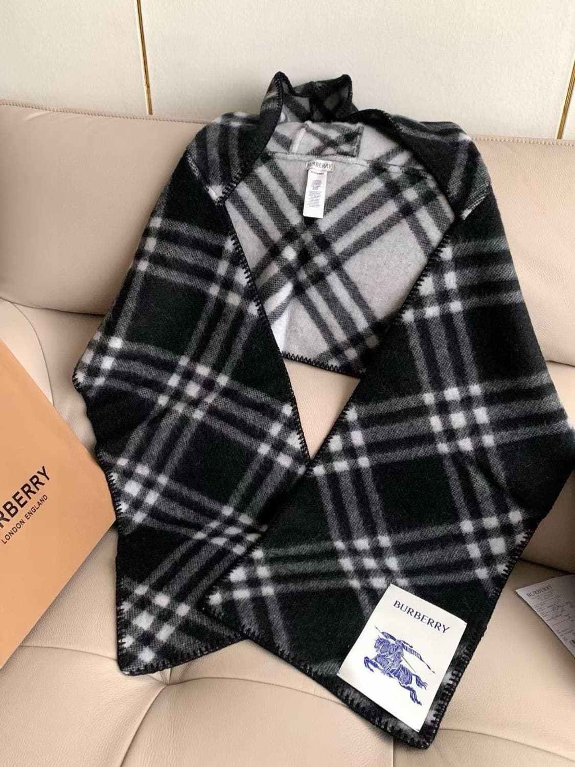 버버리숙녀 리버서블 스카프100% 램스울
 상품이미지2