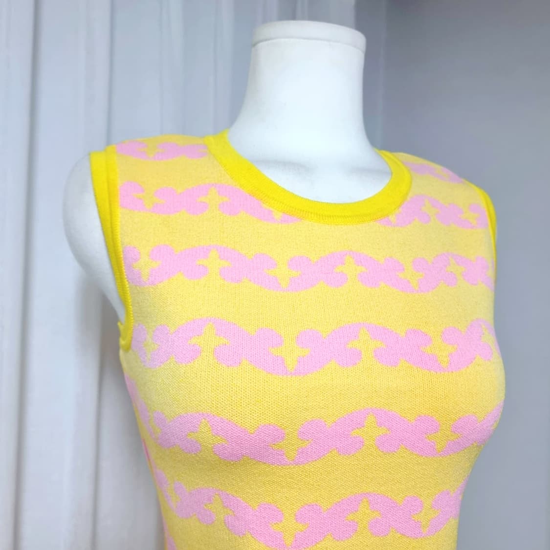 럭키슈에뜨 슬리브리스 니트 원피스 (55) 택O새상품/ 36만8천 상품이미지4