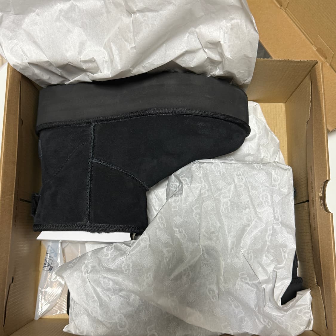 어그 240 스웨이드 미니 클래식 부츠 (클래식 미니 플랫폼) - 블랙 상품이미지7