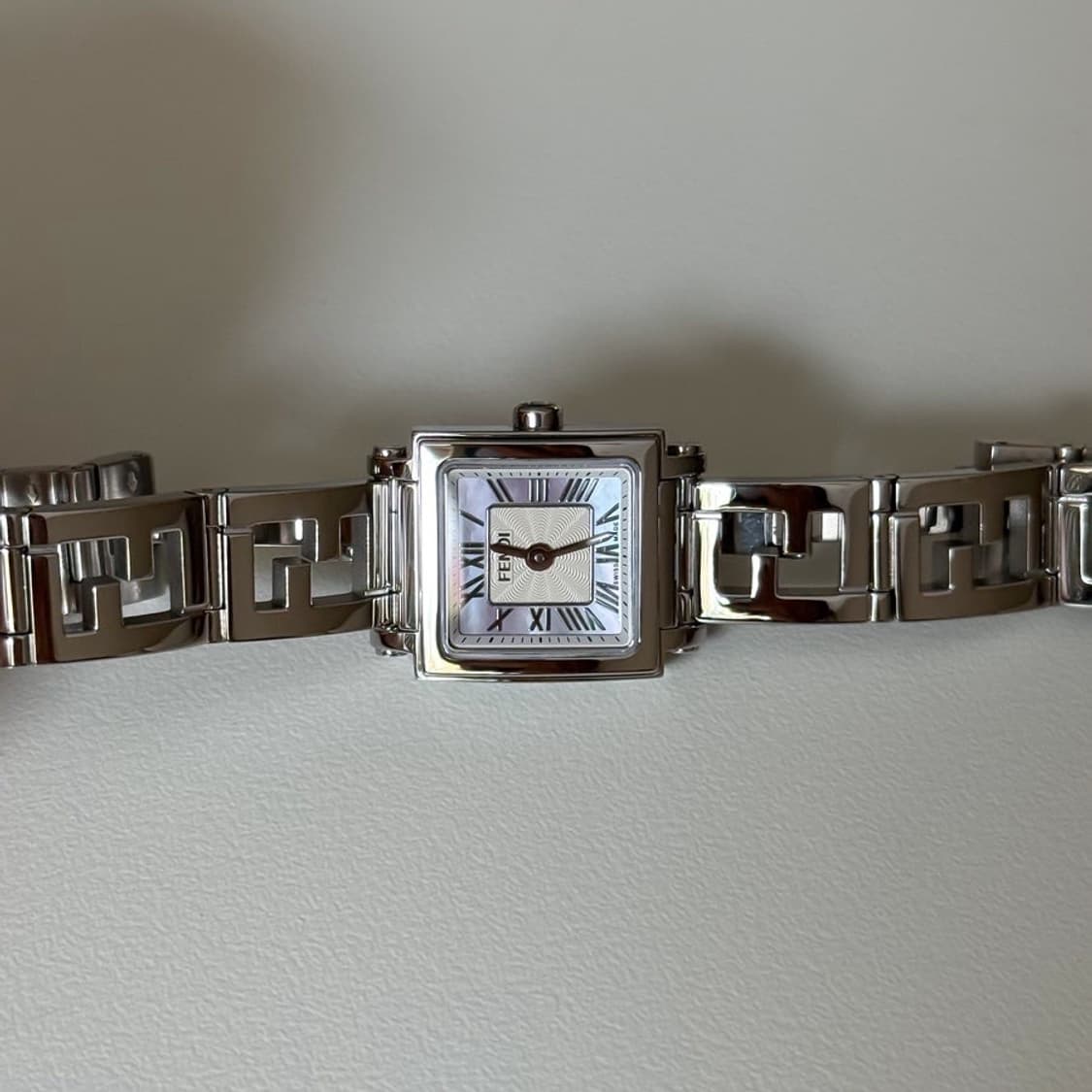 펜디 뉴콰드로 쉘다이얼 시계 상품이미지1