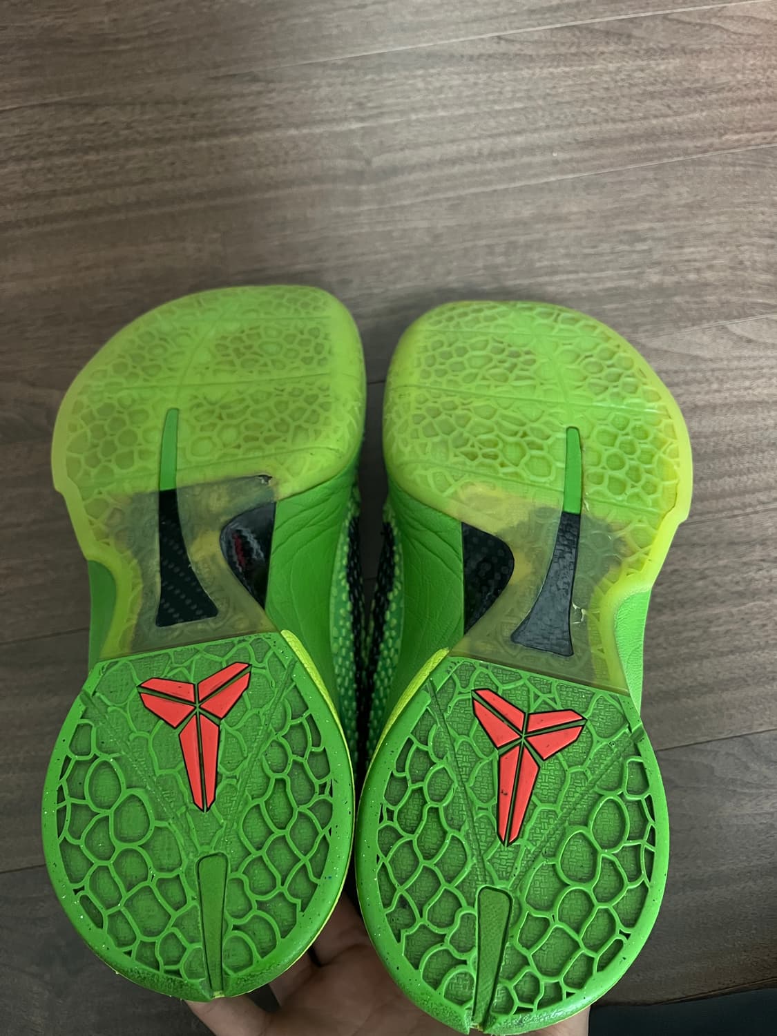 [크림구매] 코비6 그린치 270 상품이미지7