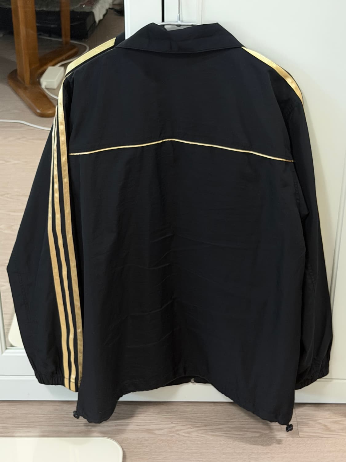 아디다스 바람막이 블랙 골드 상품이미지3