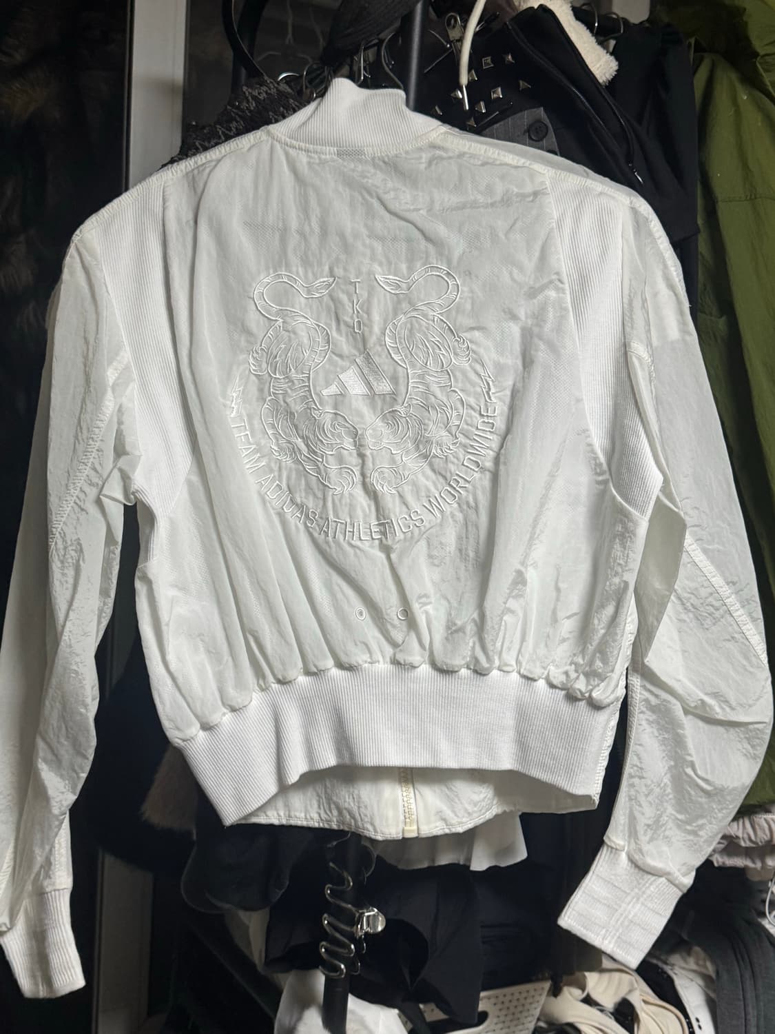 아디다스 X VRC 화이트 바람막이 자켓 아우터 상품이미지4