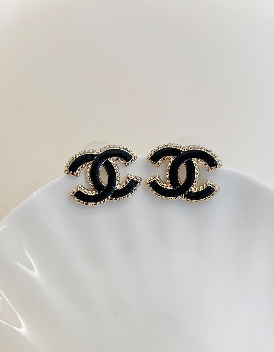 샤넬 블랙CC  체인장식 샴페인골드 귀걸이  업사이클링 상품이미지1