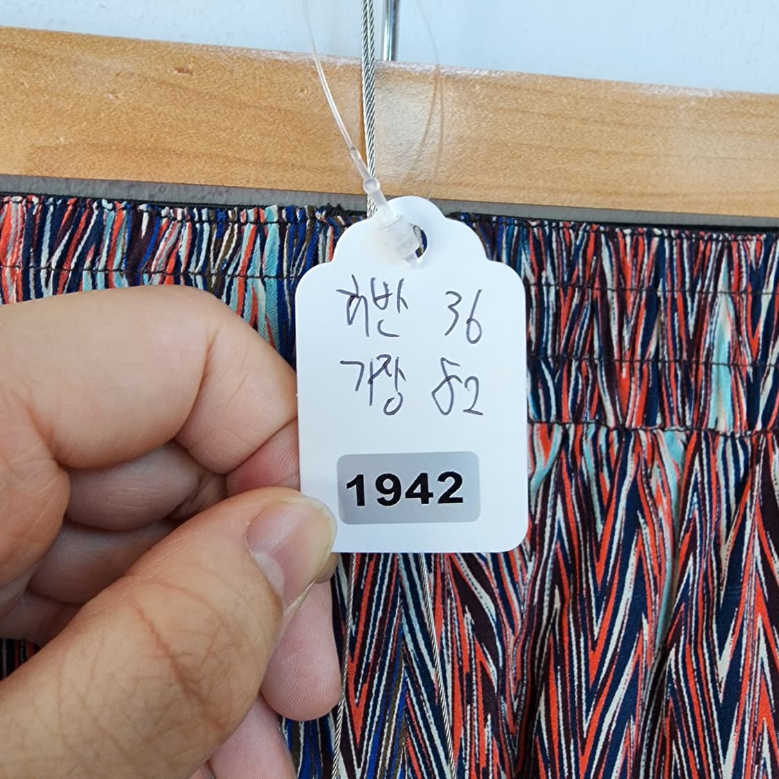  BCBG 세로 스트라이프 패턴 바지 상품이미지8