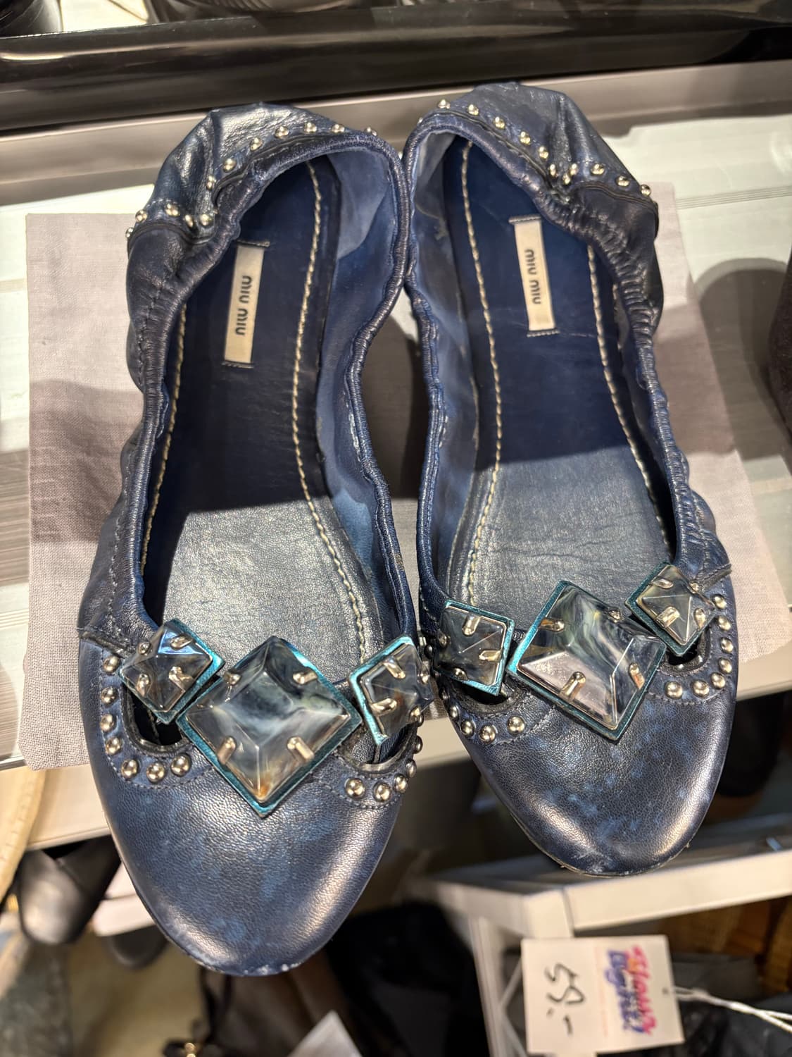 미우미우(Miu Miu) 크리스탈 스터드 플랫슈즈 225-230 상품이미지3