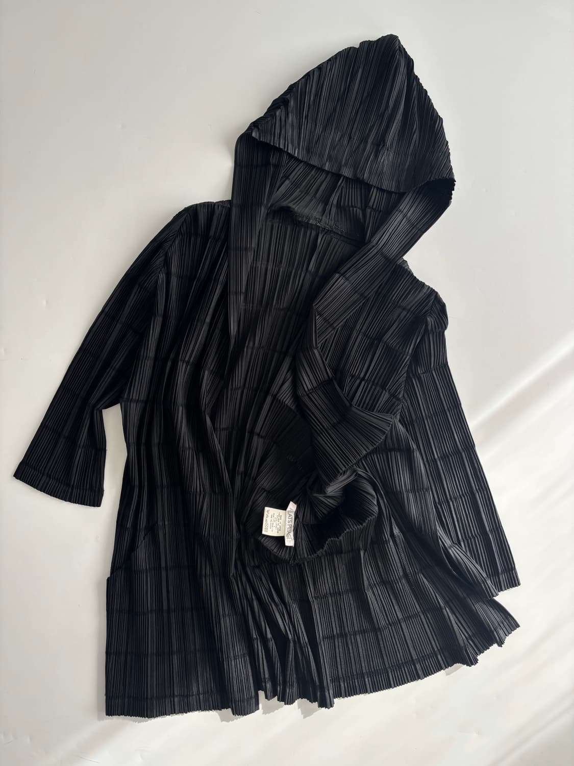 이세이미야케 플리츠플리즈 블랙 오픈 후드 가디건  상품이미지4