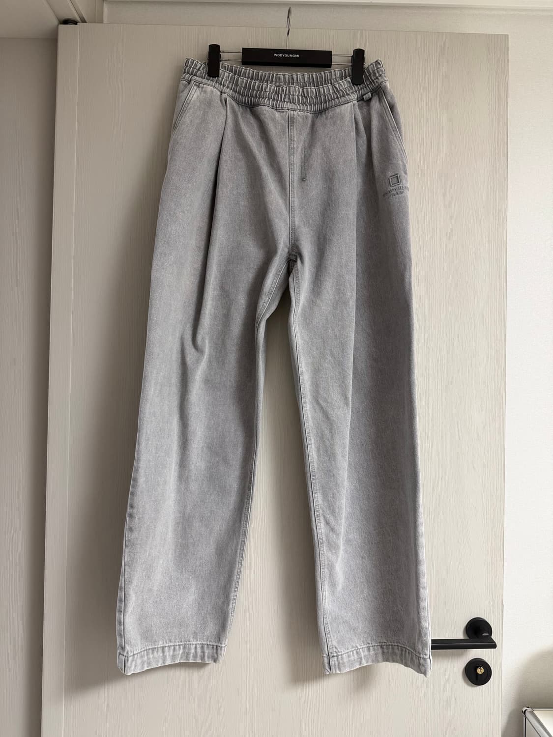 [50] 우영미 24ss 원턱 밴딩 그레이 데님팬츠 상품이미지1