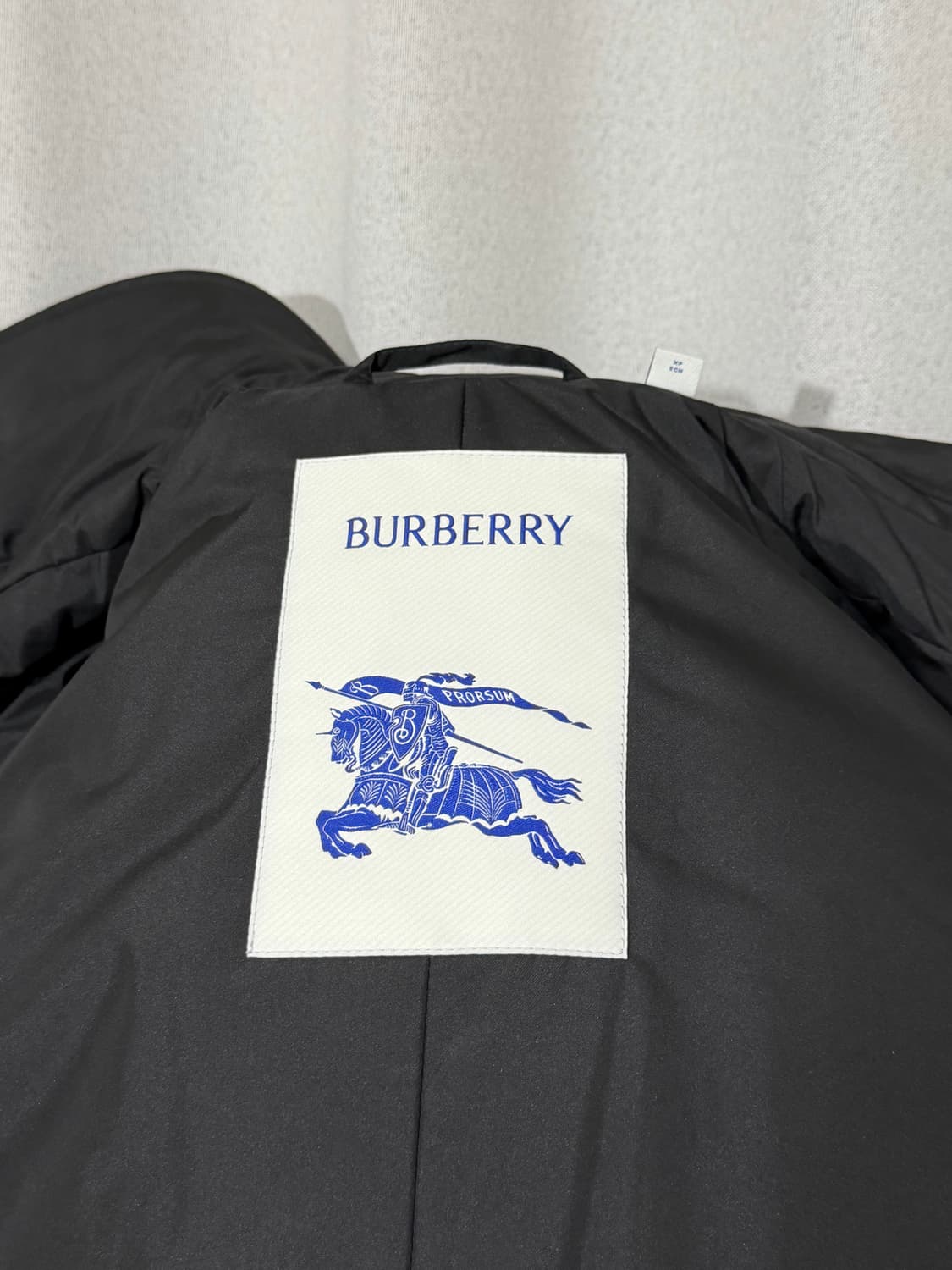 버버리 벨트 베리힐 패딩 카 코트 (블랙) - 미착용 새상품 상품이미지7