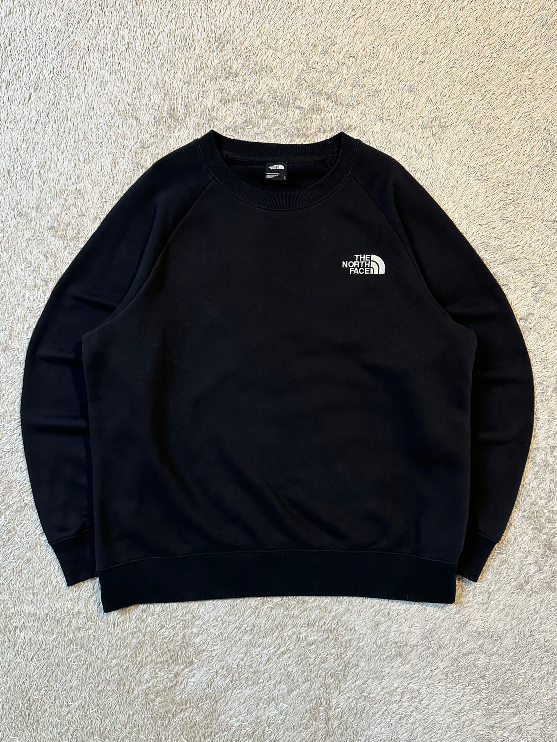 노스페이스 로고 맨투맨 블랙 상품이미지1