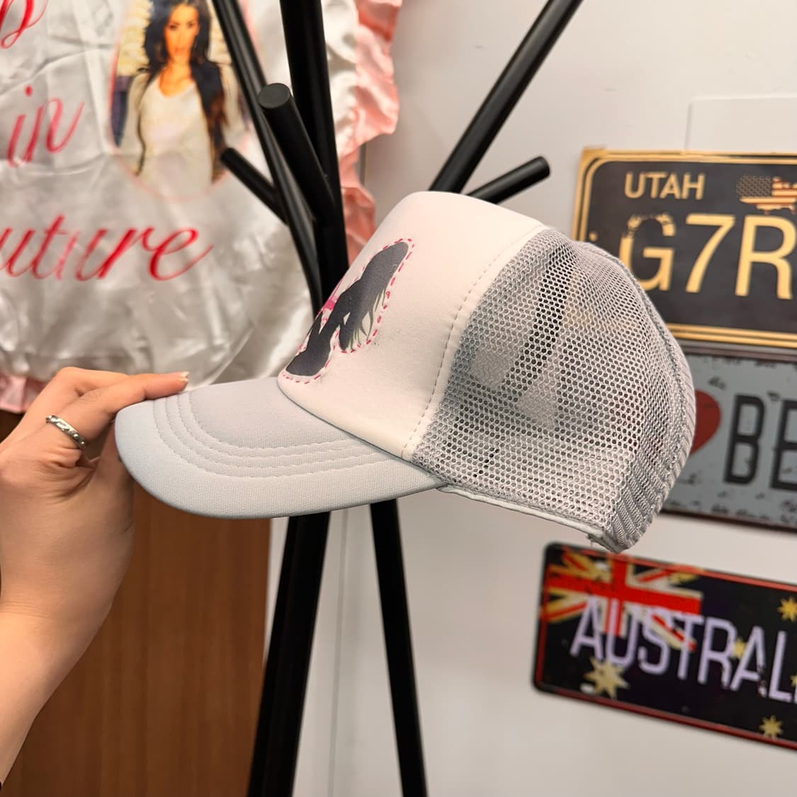 Gray Reprint Needlework Mesh Trucker Cap 상품이미지2