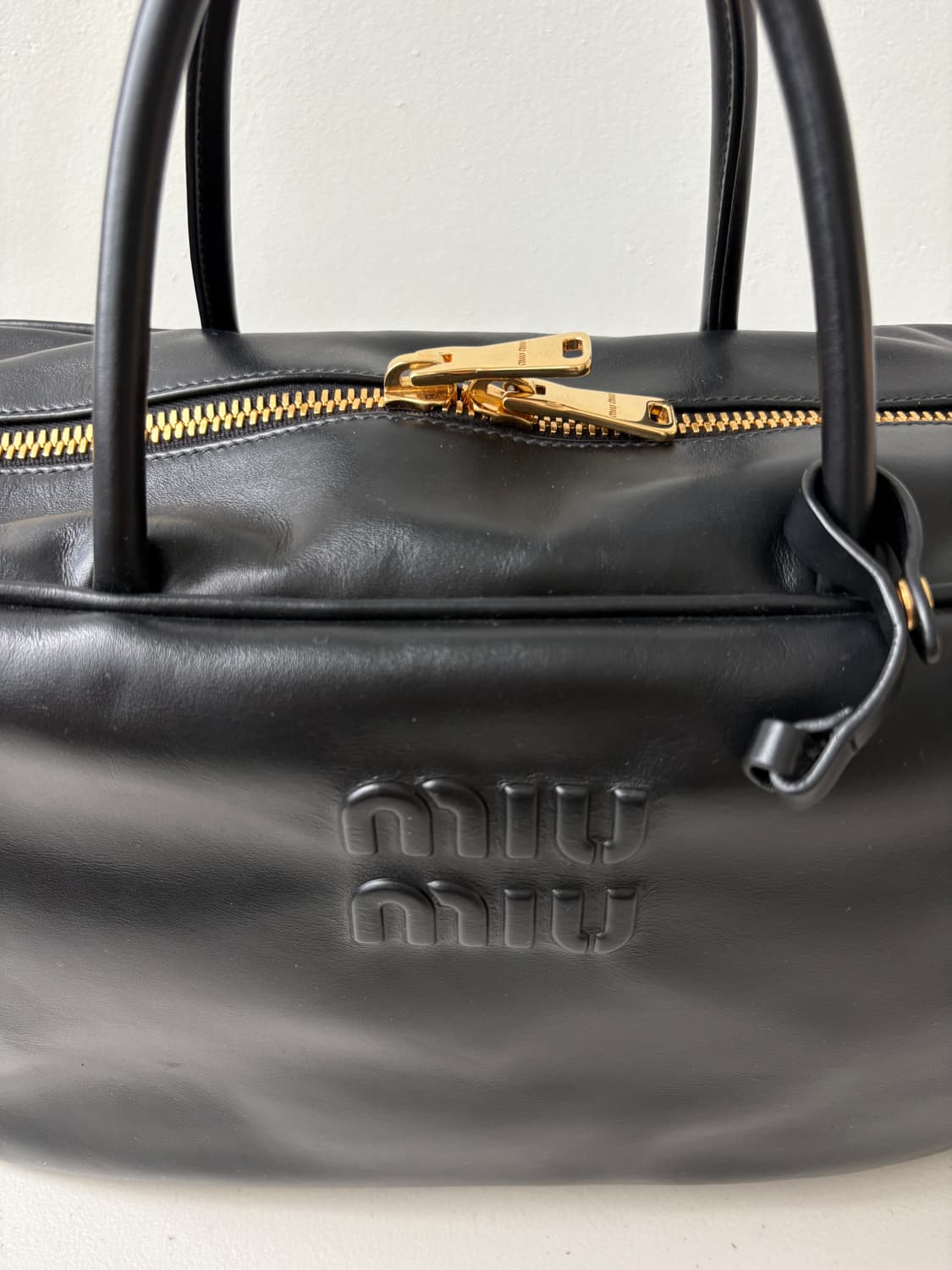 미우미우 보백 블랙 라지 상품이미지4