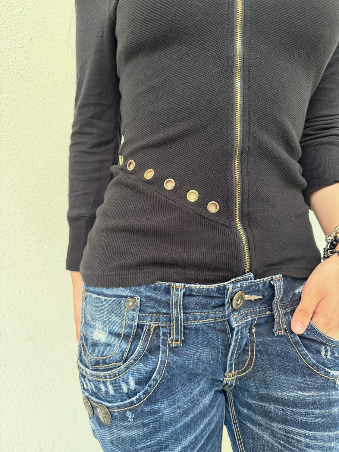 D.I.A. Back Cross Ring Off-Shoulder Zip 상품이미지4