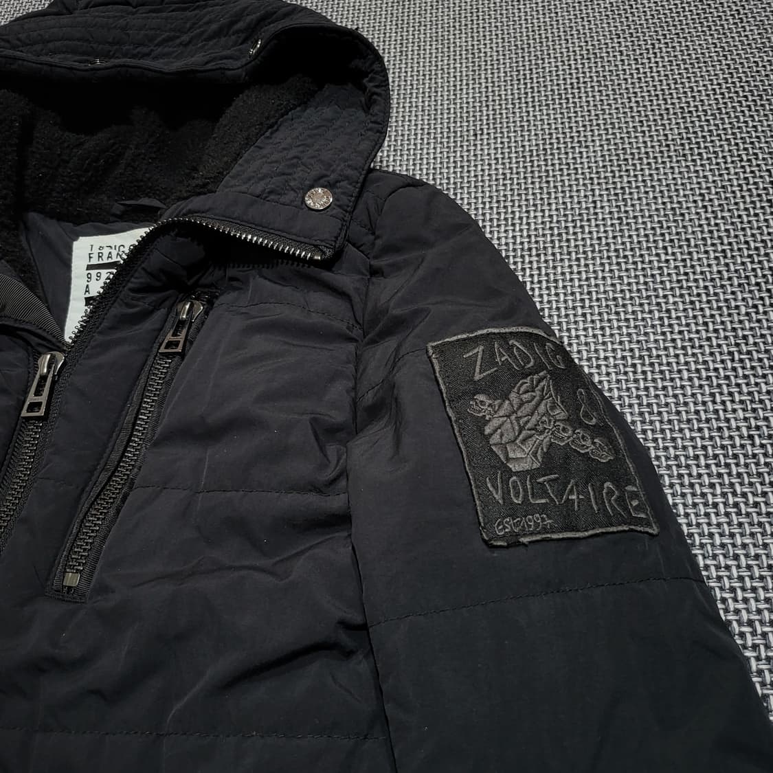 (여성) 쟈딕앤볼테르 사이드 로고 패딩 블랙 (XS) 상품이미지4