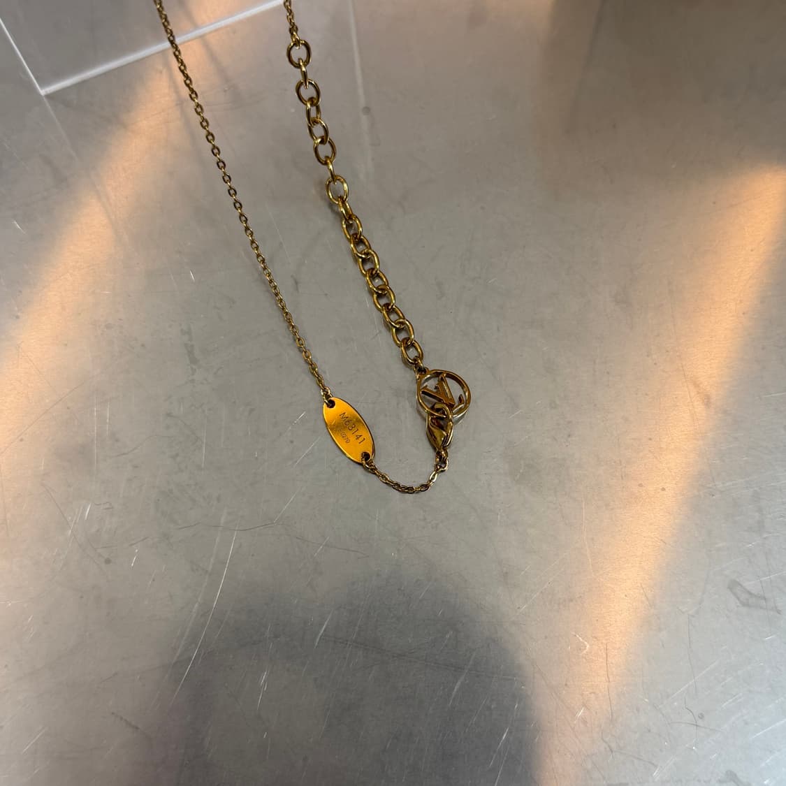 루이비통 나노그램 목걸이 골드 상품이미지3