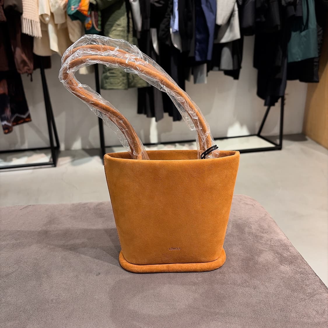 LEMELS 레멜 여성 카멜 스웨이드 소가죽 토트백 상품이미지1