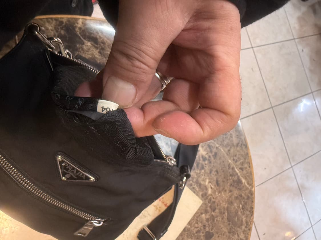 정품 프라다 나일론 크로스백 팝니다 상품이미지9