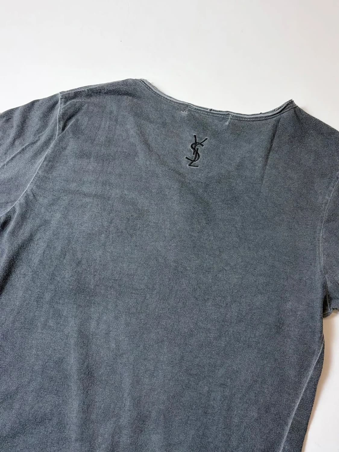 입생로랑 00's 스터드 브이넥 반팔 티셔츠 PN9572 상품이미지5