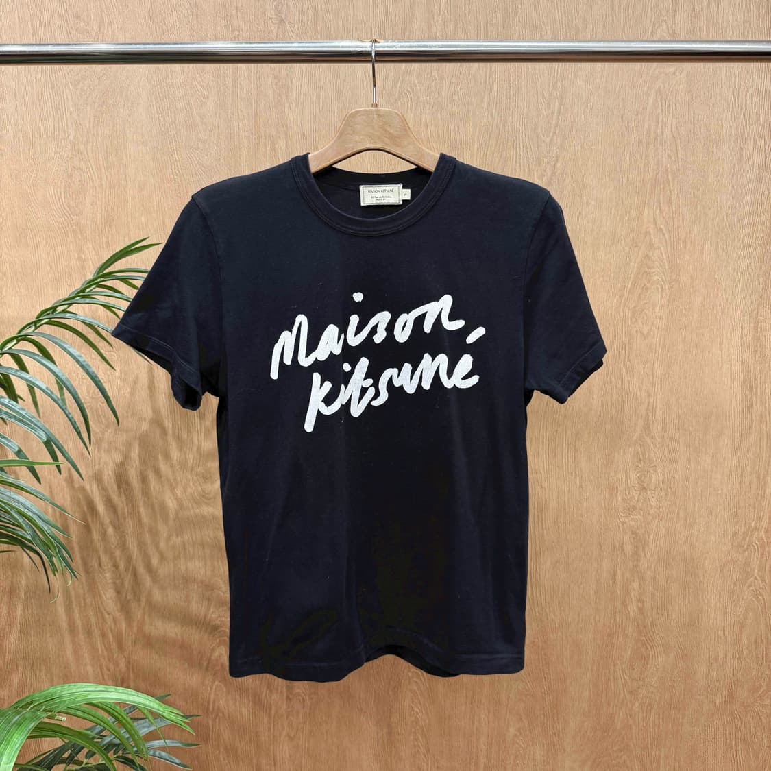 메종키츠네 반팔 티셔츠 시그니처 레터링 프린팅 디테일 블랙 상품이미지1