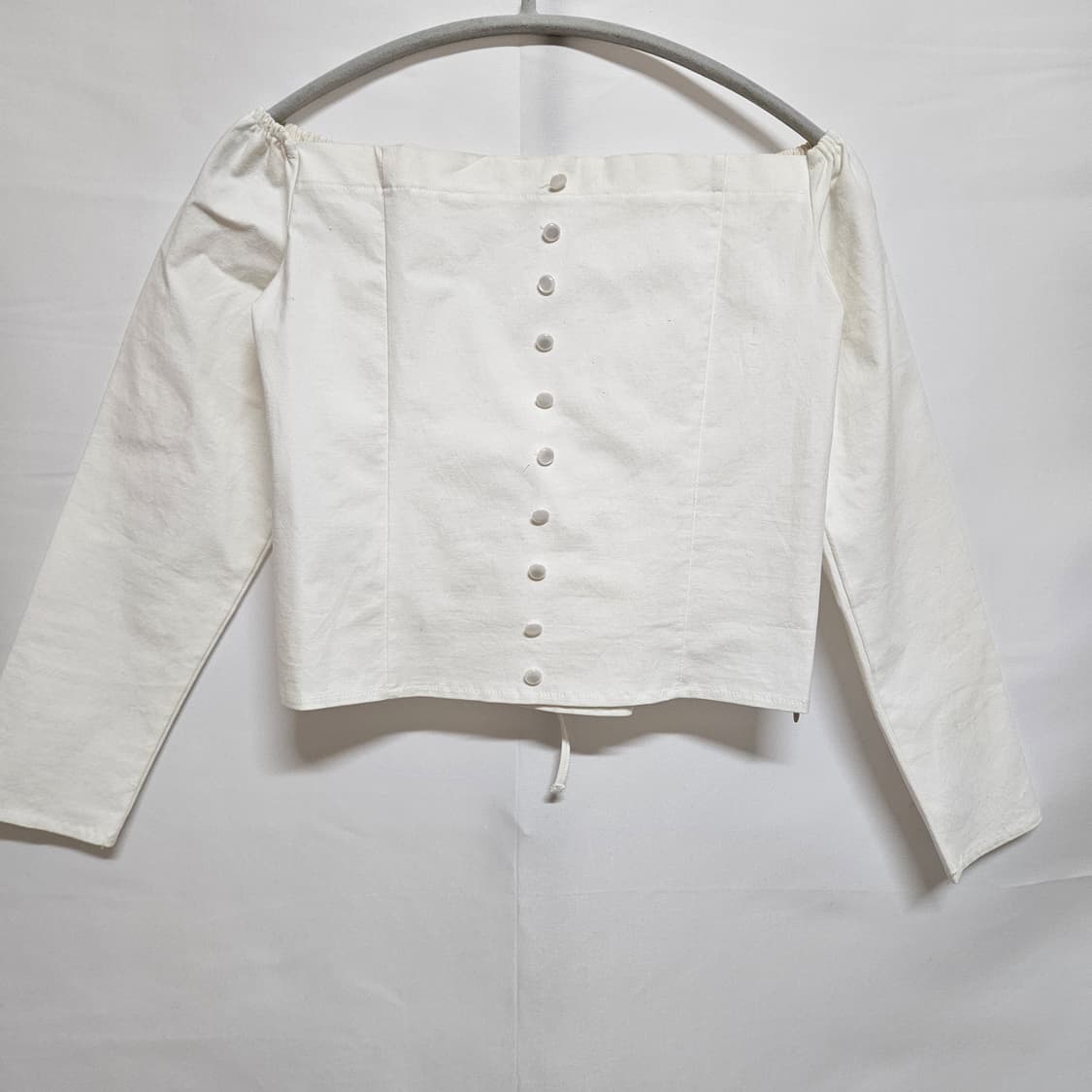 F 레터 프롬 문 오프숄더 블라우스 상품이미지1