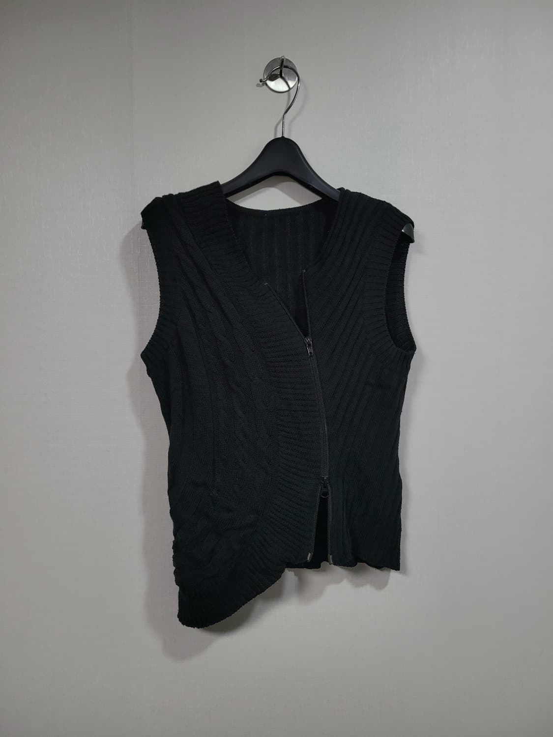 Vintage 비대칭 curved knit vest 상품이미지1