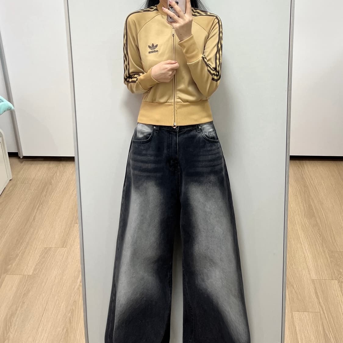 아디다스 딱붙핏 모카 브라운 크롭 트랙탑 져지 상품이미지1