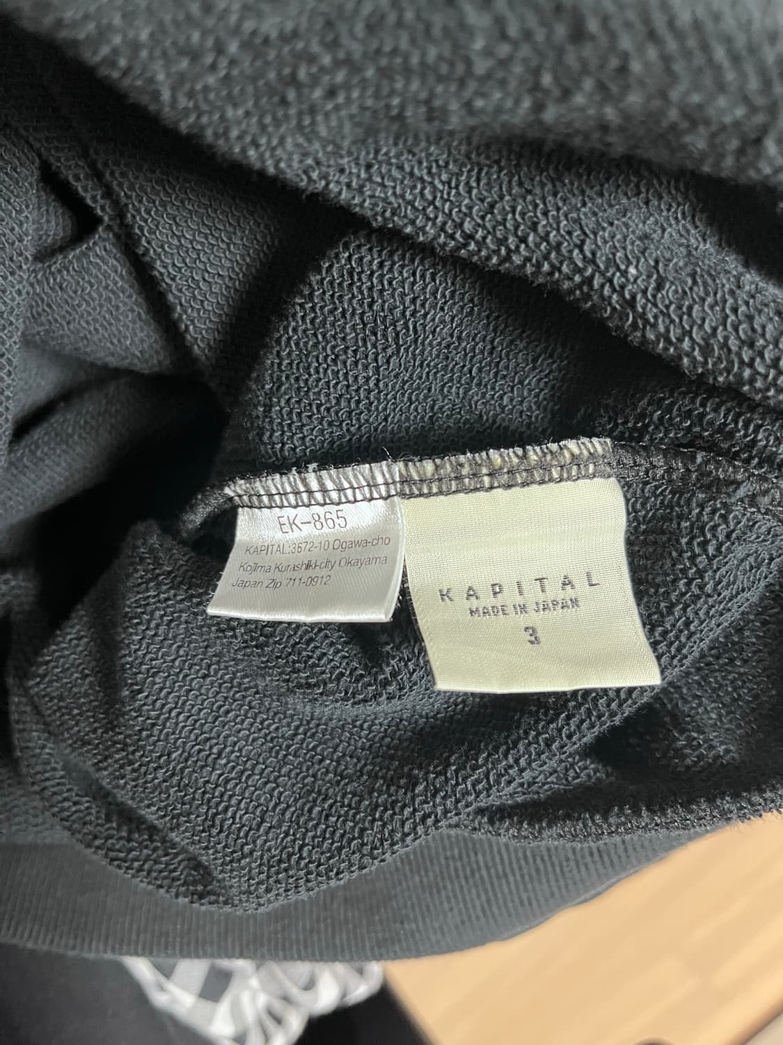 캐피탈 에코 플리스 크루넥 스웨트셔츠 레인보위 패치 블랙 3사이즈 상품이미지6