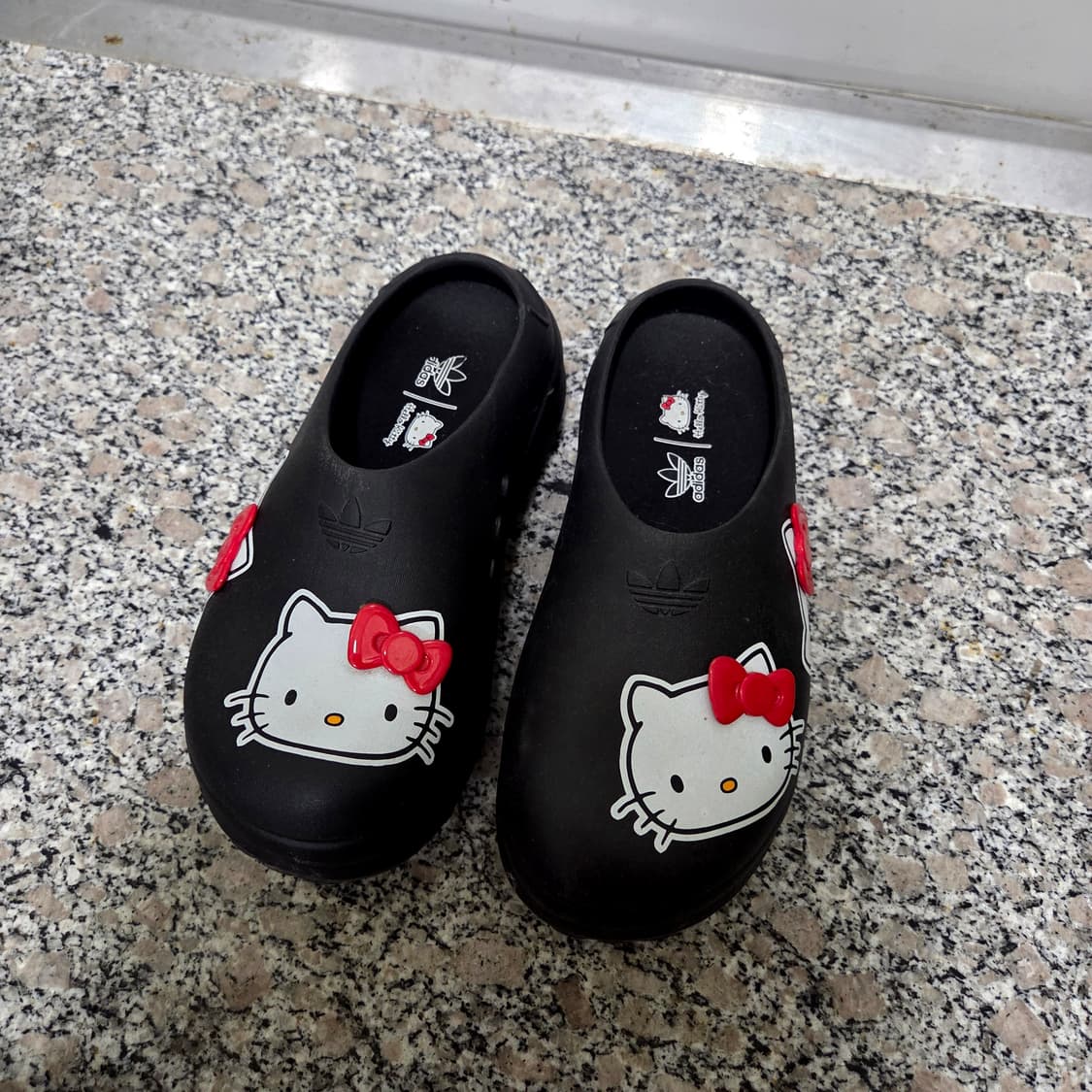 헬로키티 아디다스 아디폼 225 상품이미지3