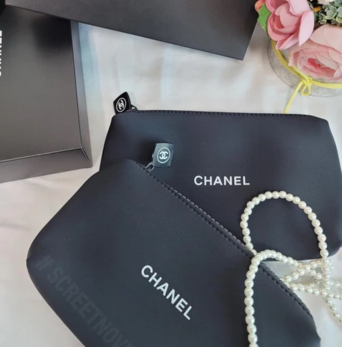   샤넬뷰티 스퀘어 메이크업 파우치  블랙 네오프렌 파우치 ​  상품이미지9