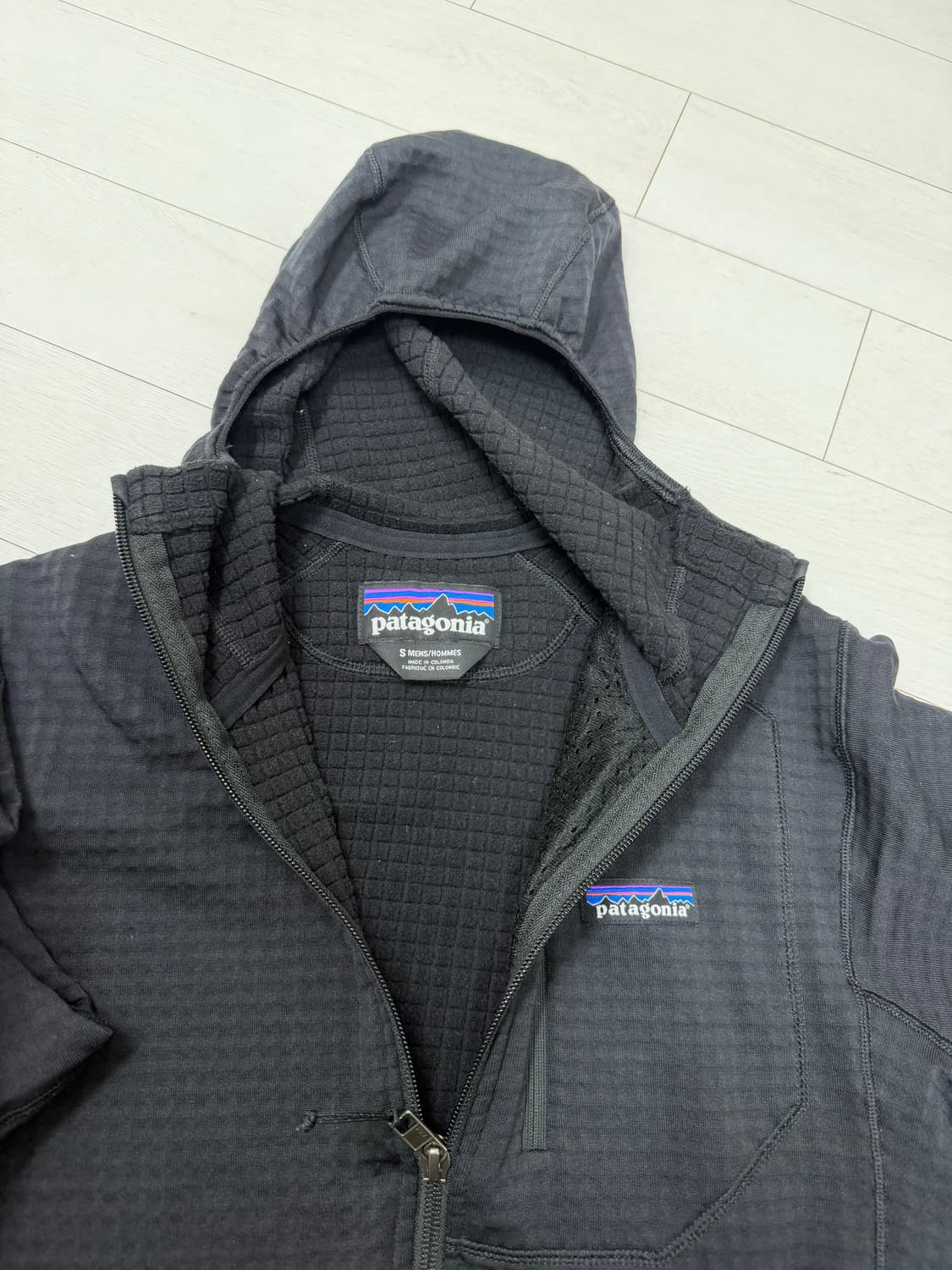파타고니아 R1 풀집 후디 S 사이즈  상태 9.7/10  사진찍고 절대 상품이미지5