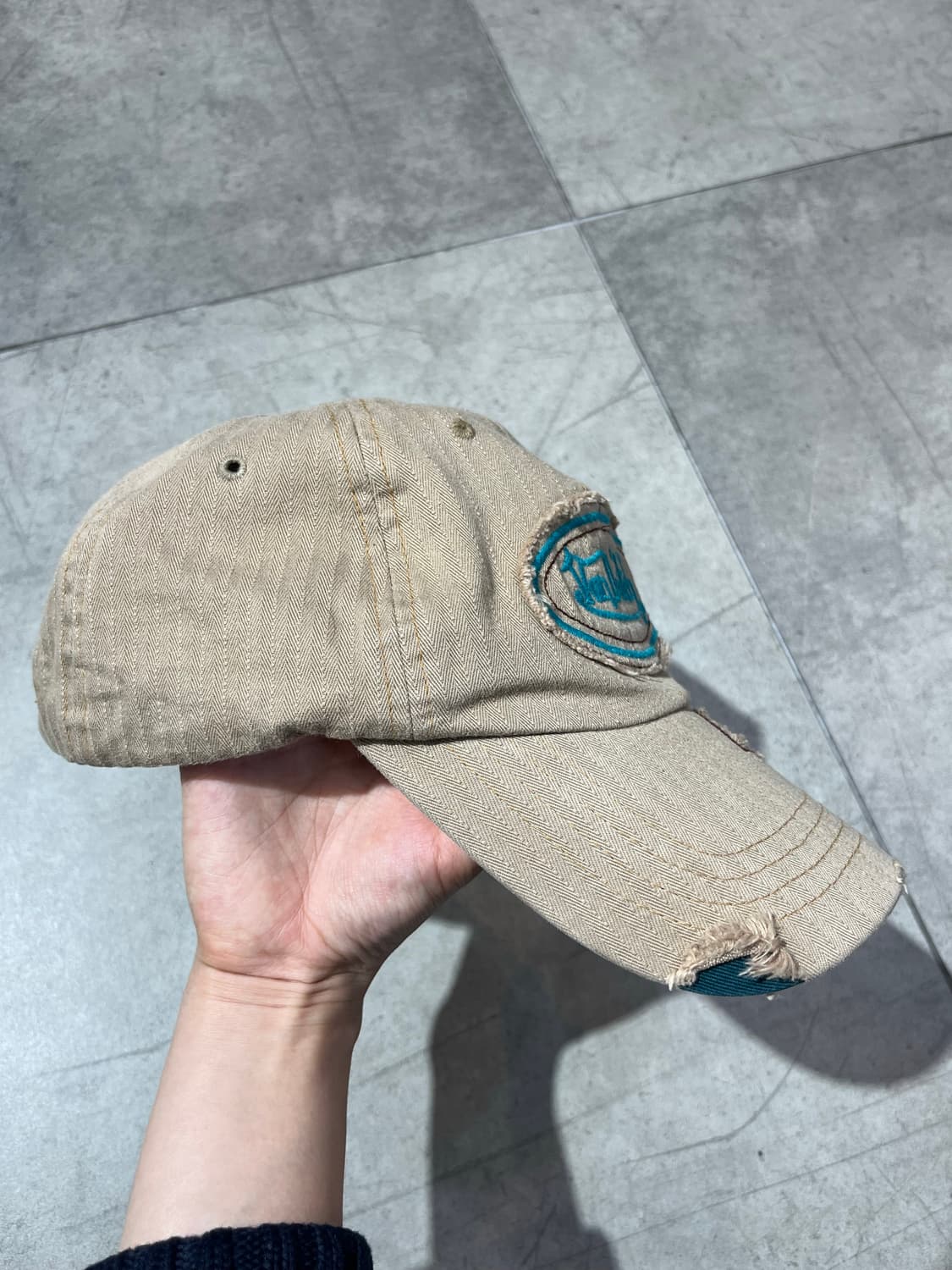 Von dutch 로고 자수 데미지 볼캡 상품이미지6