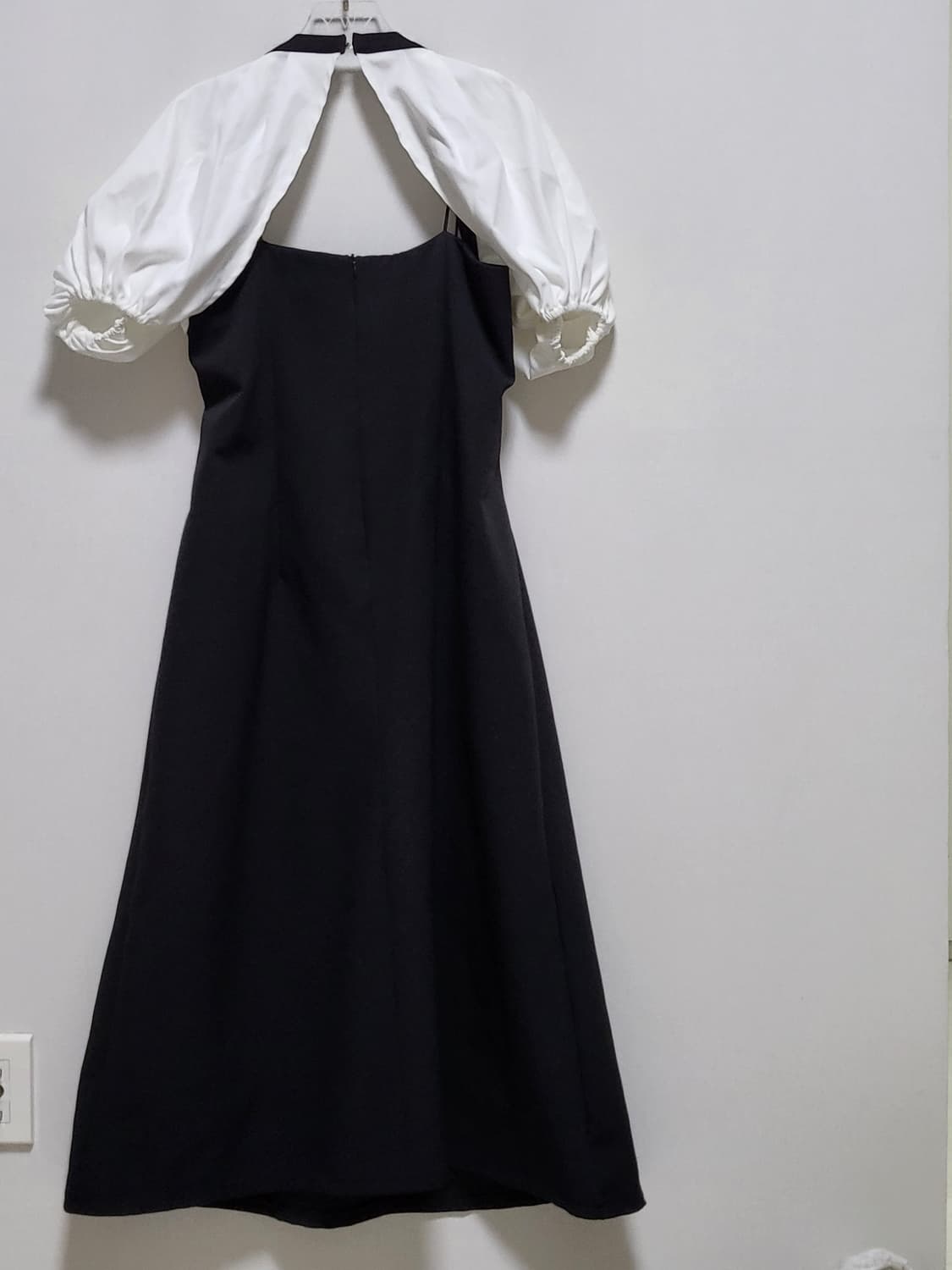 수입브랜드 L&F 블랙 퍼프소매 롱 원피스 새제품 free 상품이미지2